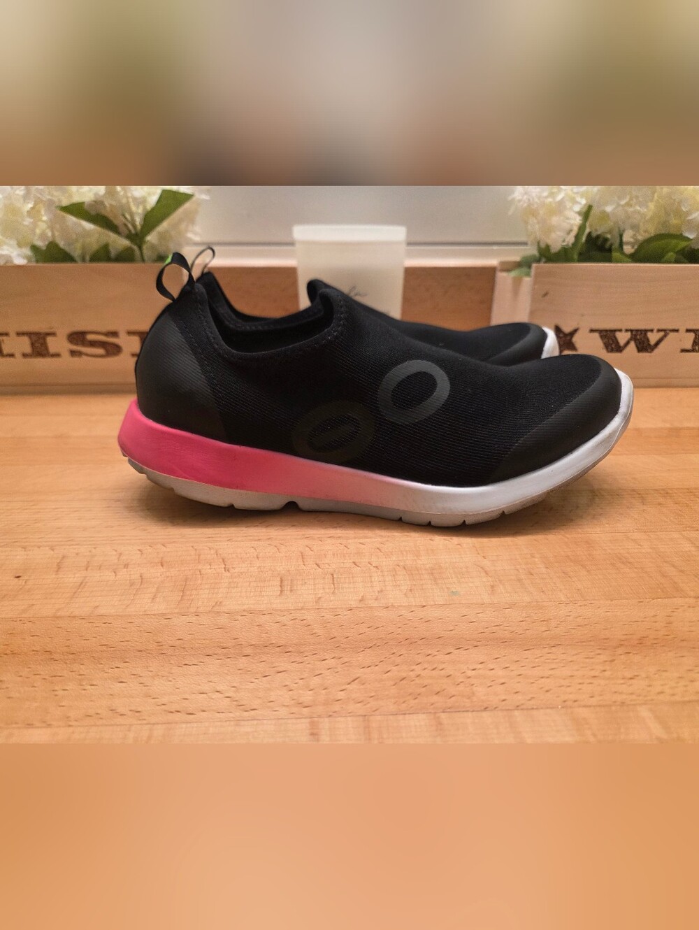 OOFOS Women's OOmg Sport Low Recovery Shoes Black/ Pink Fade Size 10